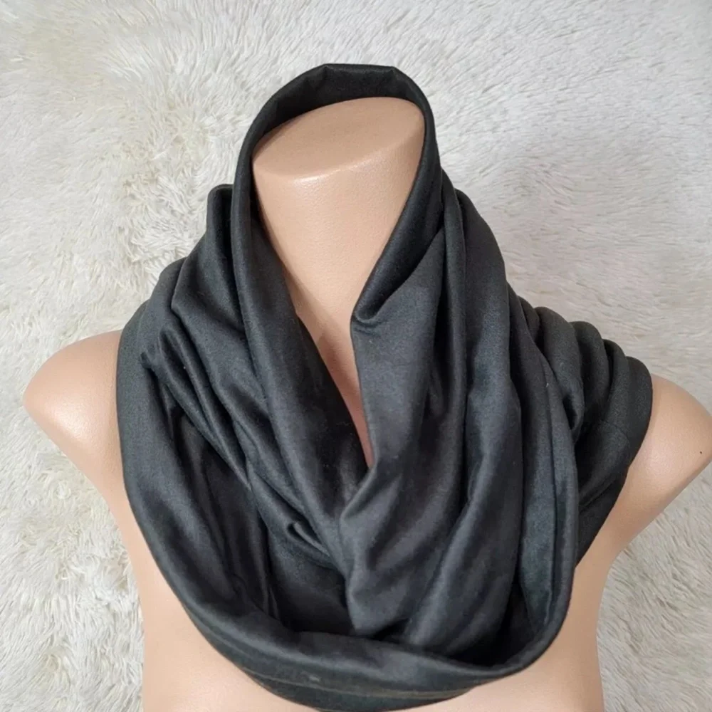 Beyond Yoga travel compact infinity scarf pocket wrap shawl foldable portable
